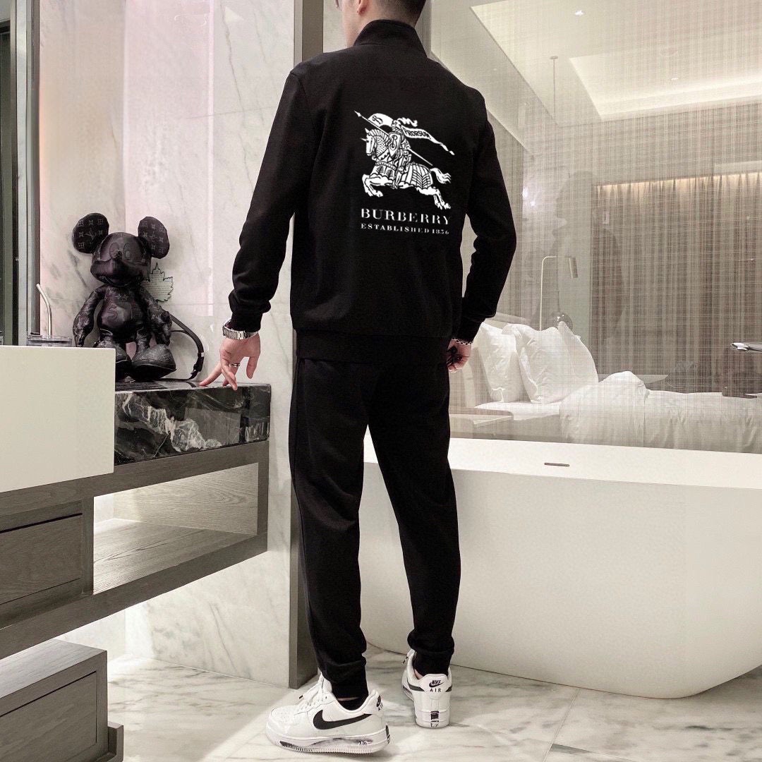 Burberry 品牌：巴宝莉 (胖子福音) 套装来袭 专注官网 2026全新 卫衣套装 狠货 就为一个贴合、完美的上身效果 全天然优质罗马棉100%