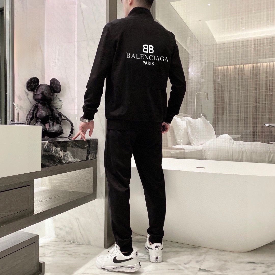 Balenciaga 品牌：巴黎世家 (胖子福音) 套装来袭 专注官网 2026全新 卫衣套装 狠货 就为一个贴合、完美的上身效果 全天然优质罗马棉100%