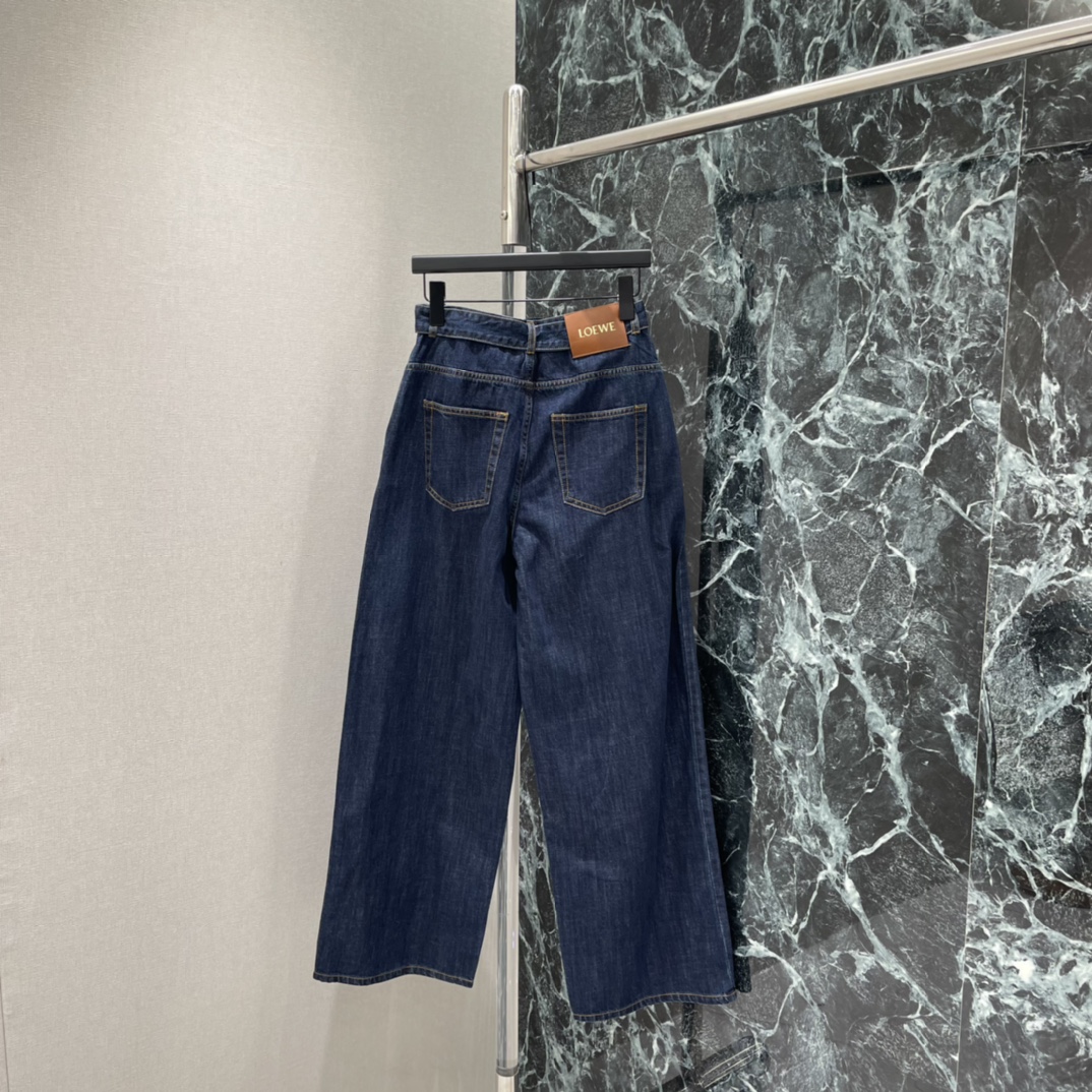 罗意威 26春季新款 腰带阔腿牛仔裤 自带同色腰带 弯刀剪裁超有设计感 宽松版型遮肉显瘦 梨形身材友好 