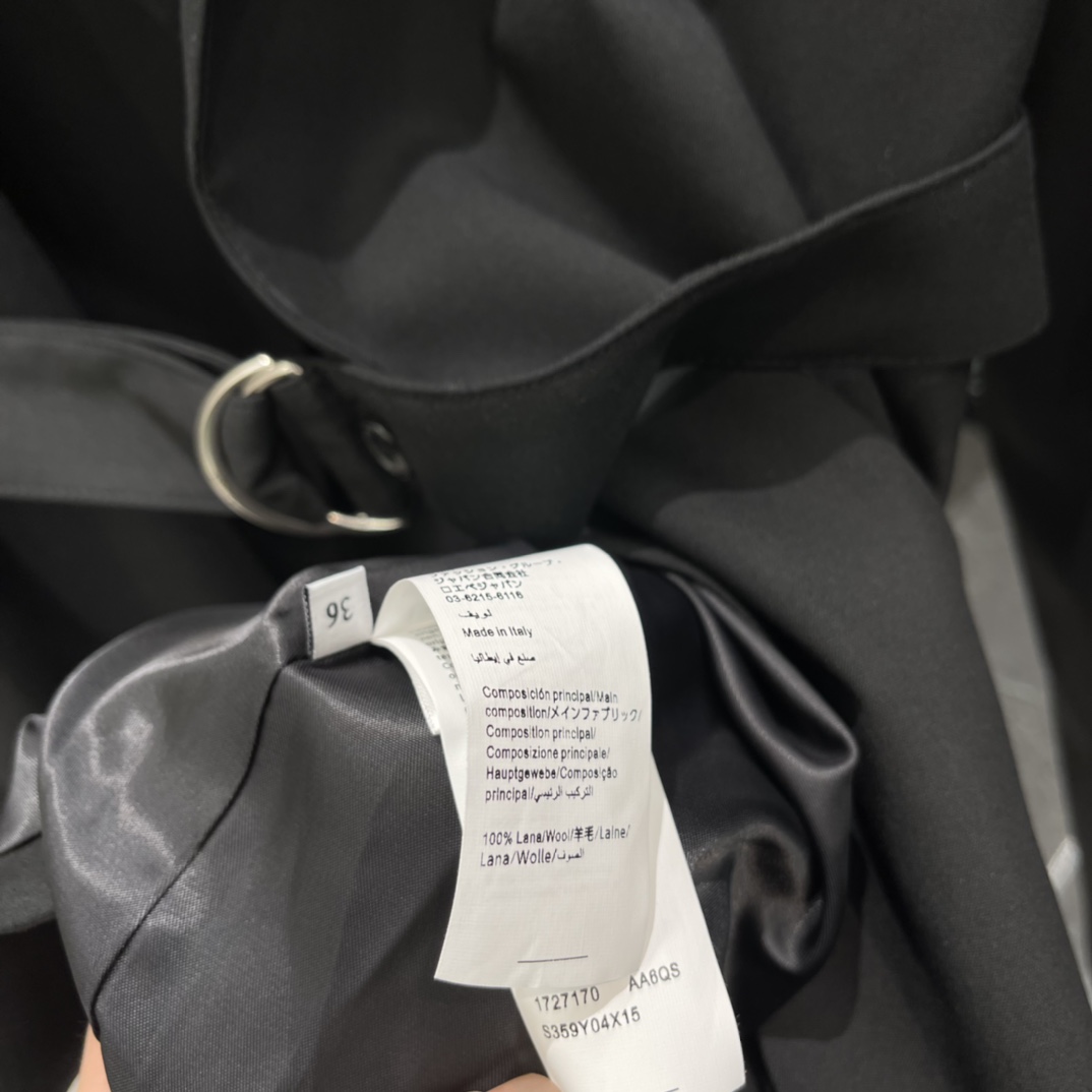 罗意威 26春季新款 腰带西装外套 经典翻领+腰带设计 剪裁利落面料不易皱 通勤日常都OK!腰带可调节 