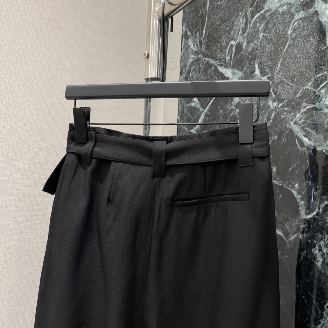 罗意威 26春季新款 垂感西装裤 100%羊毛材质 垂坠感满分 宽松阔腿设计超显腿长!高腰+可拆卸金属腰