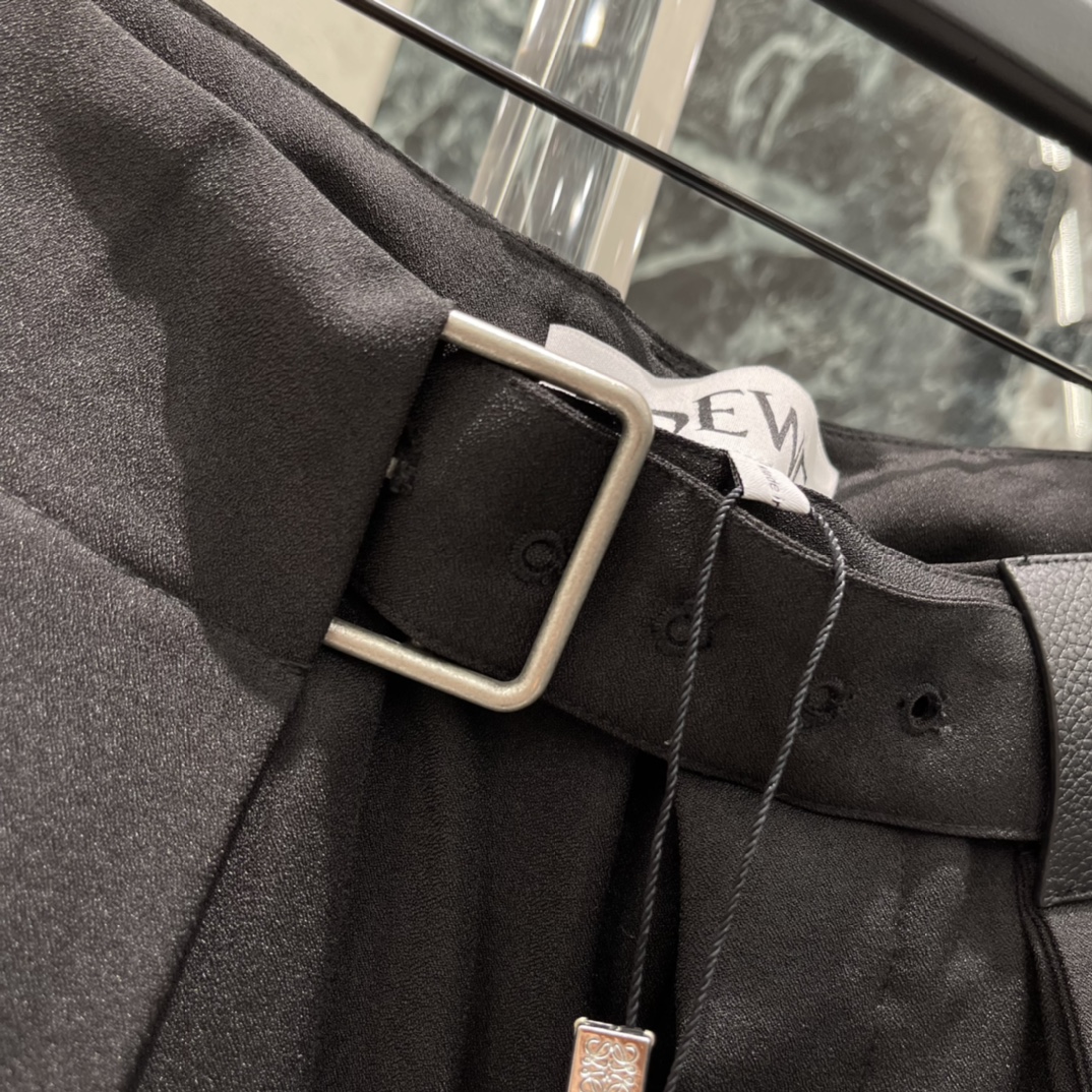 罗意威 26春季新款 垂感西装裤 100%羊毛材质 垂坠感满分 宽松阔腿设计超显腿长!高腰+可拆卸金属腰