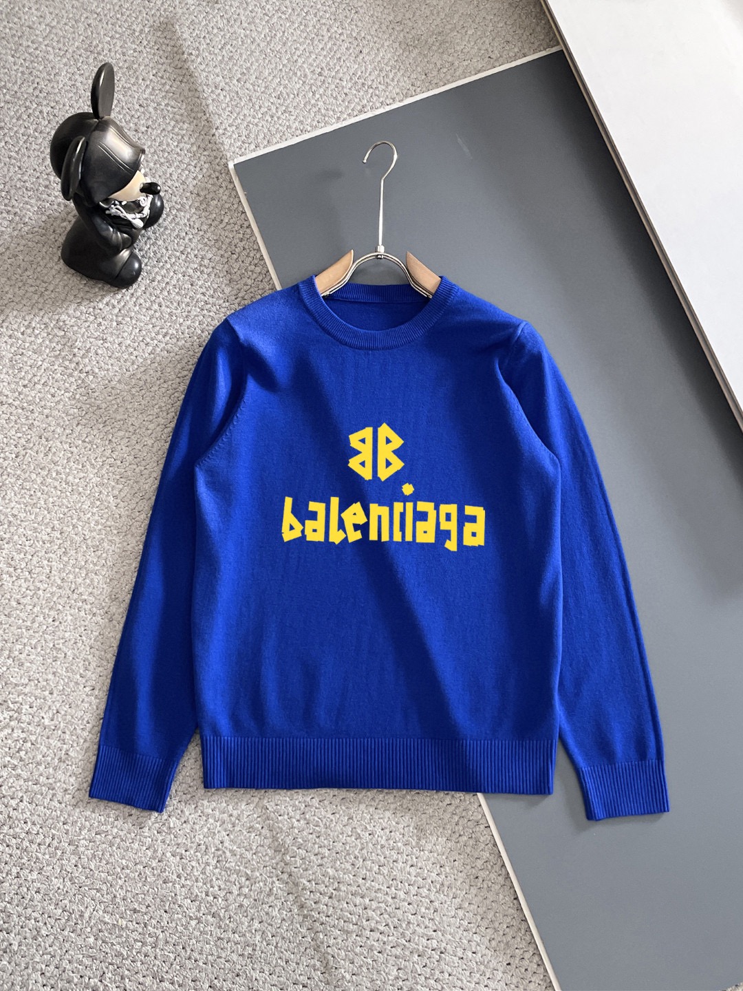 Balenciaga 品牌：巴黎世家 秋冬 圆领套头羊毛衫 全品相 羊毛混纺面料 2026最新款 黄金比例 修身款软黄金 百搭实用型的单品