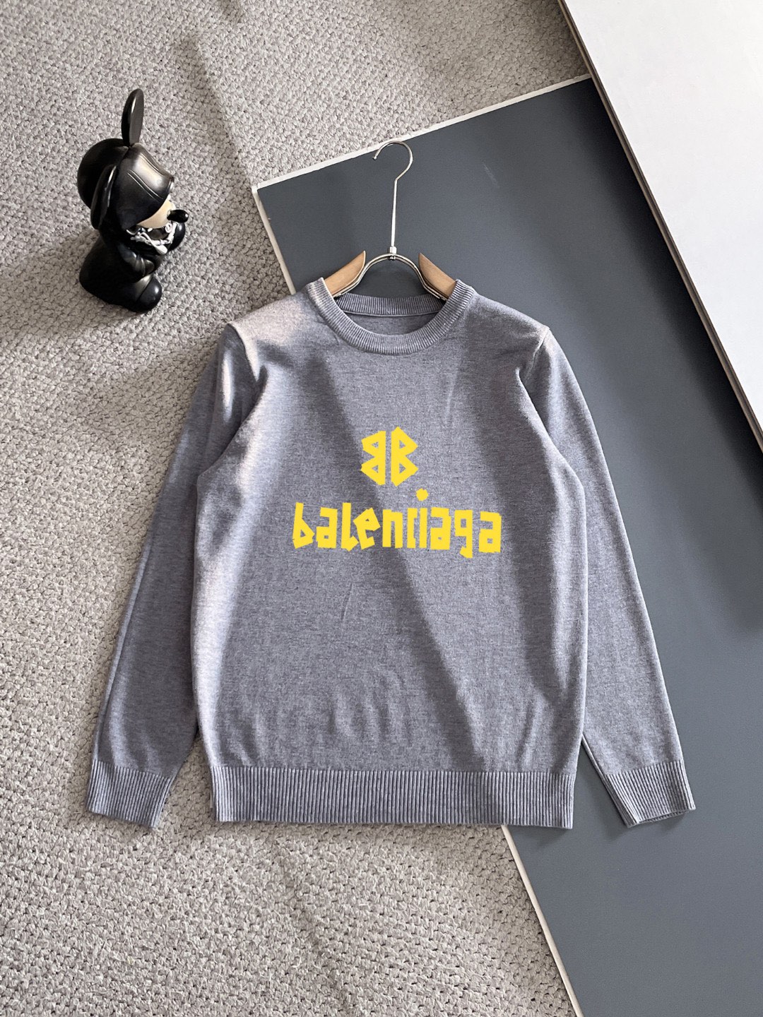 Balenciaga 品牌：巴黎世家 秋冬 圆领套头羊毛衫 全品相 羊毛混纺面料 2026最新款 黄金比例 修身款软黄金 百搭实用型的单品