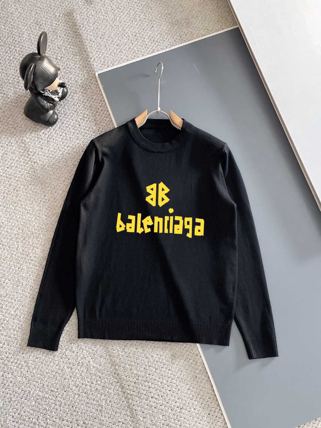 Balenciaga 品牌：巴黎世家 秋冬 圆领套头羊毛衫 全品相 羊毛混纺面料 2026最新款 黄金比例 修身款软黄金 百搭实用型的单品