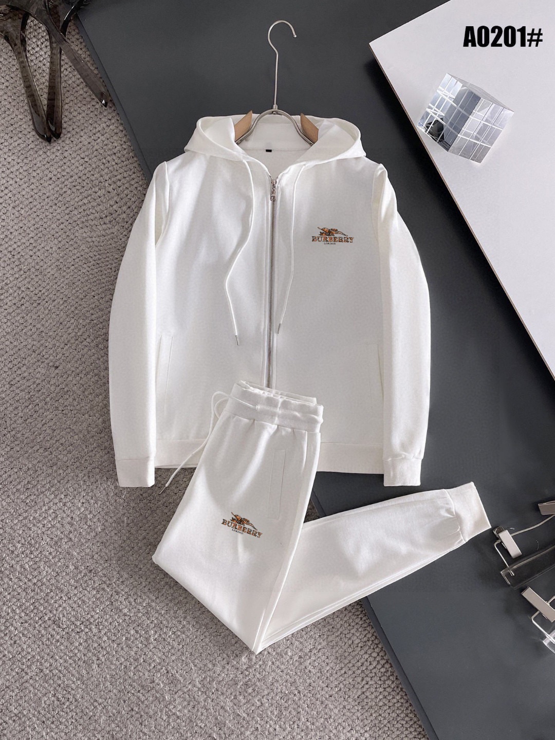 Burberry 品牌：巴宝莉 (胖子福音) 套装来袭 专注官网 2026全新 卫衣套装 狠货 就为一个贴合、完美的上身效果 全天然优质罗马棉100%