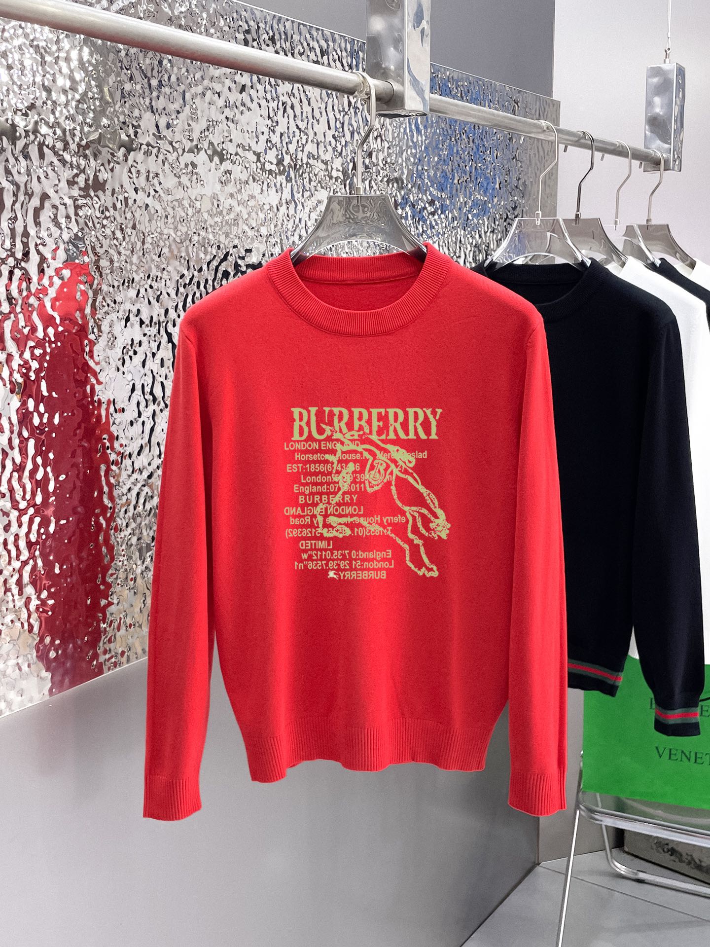 Burberry 品牌：巴宝莉 秋冬 圆领套头羊毛衫 全品相 羊毛混纺面料 2026最新款 黄金比例 修身款软黄金 百搭实用型的单品