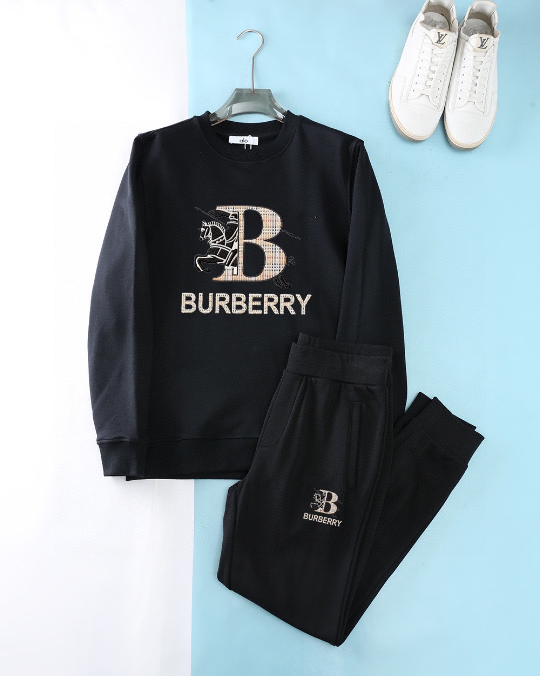 Burberry 品牌：巴宝莉 (胖子福音) 套装来袭 专注官网 2026全新 卫衣套装 狠货 就为一个贴合、完美的上身效果 全天然优质罗马棉100%