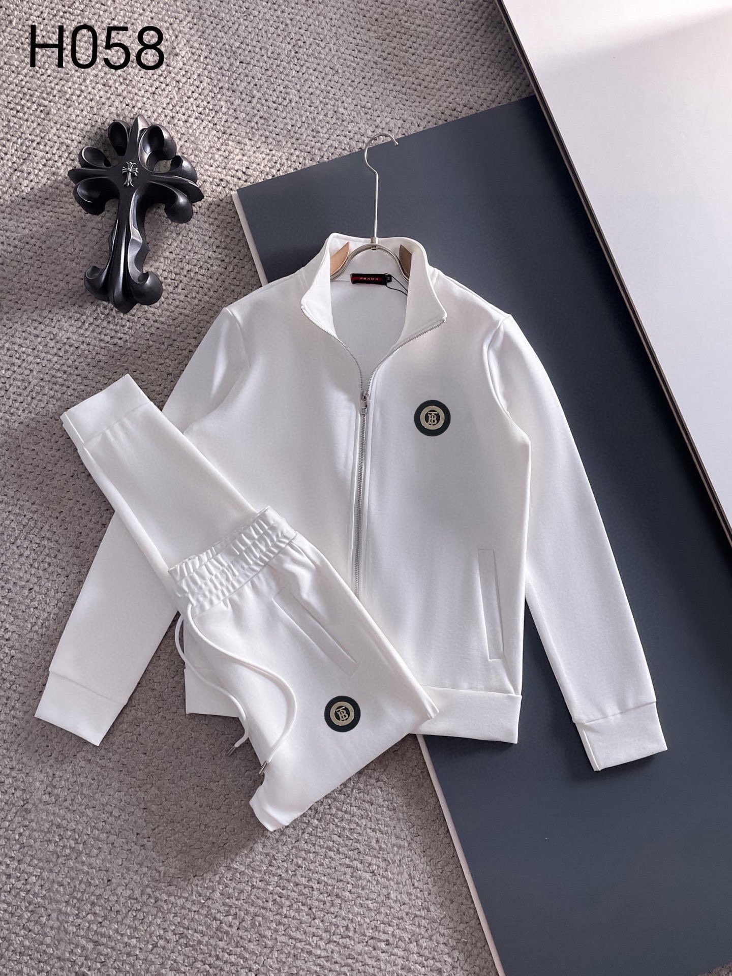 Burberry 品牌：巴宝莉 (胖子福音) 套装来袭 专注官网 2026全新 卫衣套装 狠货 就为一个贴合、完美的上身效果 全天然优质罗马棉100%
