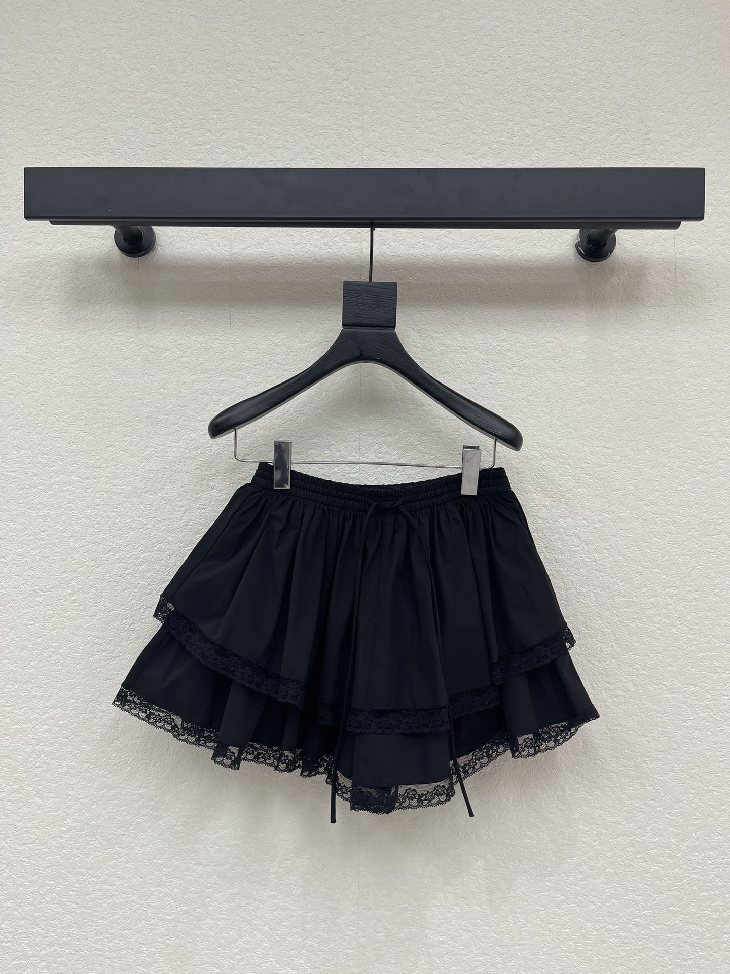 NO:737137,Ji 26 early spring new sweetheart ballet girl skirt, lace layered cake skirt design, exquisite lace details and soft lines, fashionable but not sweet style, no sense of restraint, not picky to wear, ultra-short design can easily show long legs, the upper body looks light and energetic, can be salty or sweet, girly style SML,,skirts,19860909计26早春新品甜心芭蕾少女半裙 蕾丝花边层叠蛋糕裙摆设计 精致的花边细节和柔美的线条 时髦又不是甜美的风格 没有束缚感 不挑人穿 超短设计轻松显长腿 上身看起来轻盈又活力 可盐可甜少女风 SML,,skirts,,Women's clothing