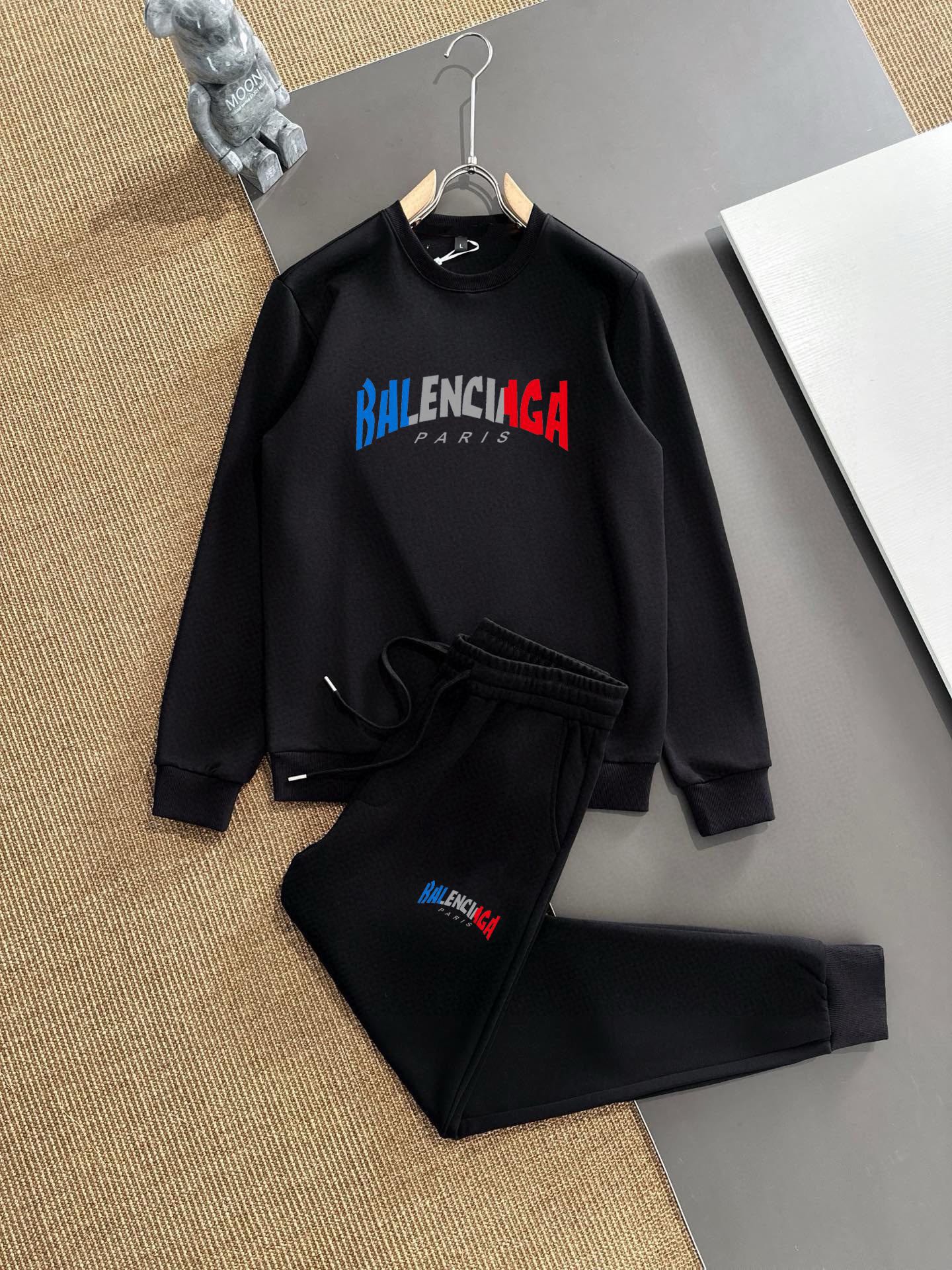 Balenciaga 品牌：巴黎世家 (胖子福音) 套装来袭 专注官网 2026全新 卫衣套装 狠货 就为一个贴合、完美的上身效果 全天然优质罗马棉100%