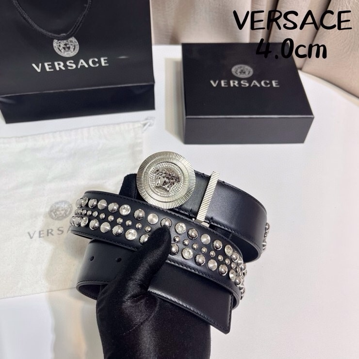 VERSACE 新款 牛皮革腰带，饰有铆钉和水晶装饰，采用Medusa Biggie搭扣和装饰腰带环，4