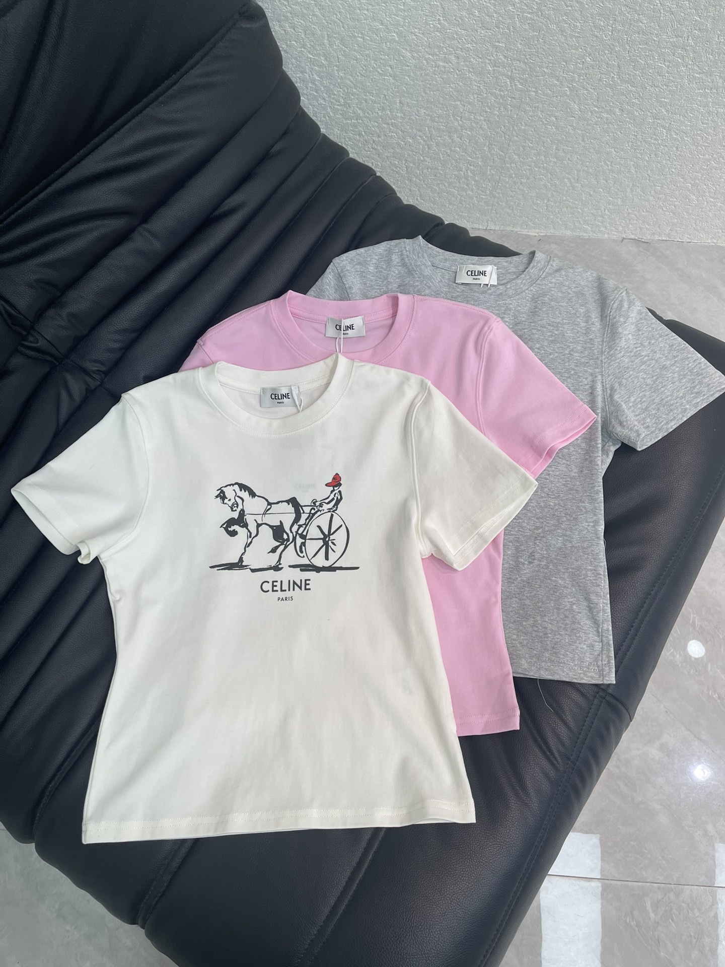 NO:738122,Celine 2026 early spring new product printed short-sleeved T-shirt!  Imported pure cotton fabric!  Place an order quickly!  Running volume price A,,celine,T-shirt,tees,t-shirt,19860909celine 2026早春新品 印花短袖T恤！进口纯棉面料！ 快快报单！跑量价 A,,celine,T-shirt,tees，t-shirt,,Women's clothing