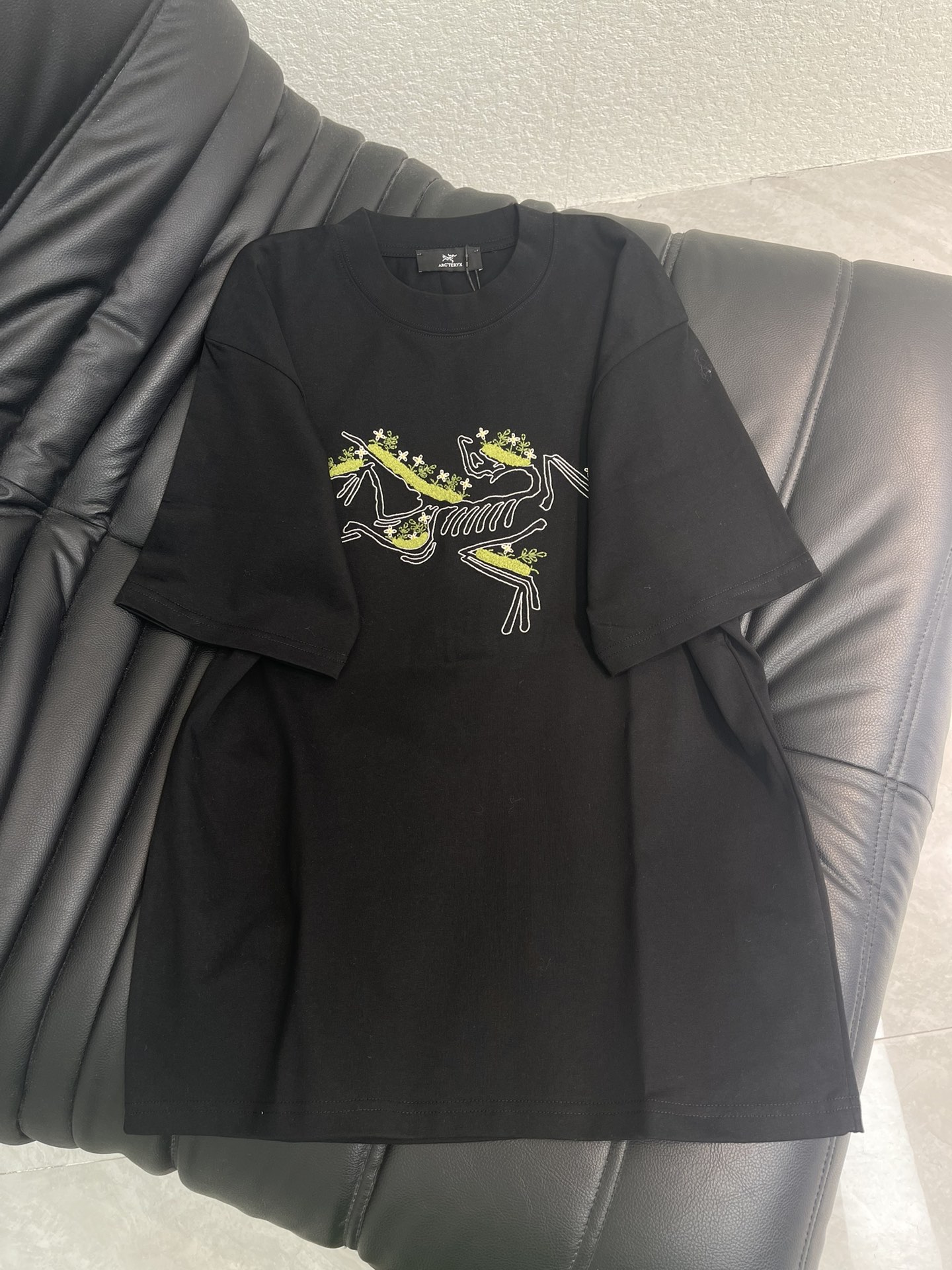 NO:738118,ARC TERYX high-quality 320g round neck short-sleeved T-shirt brand classic color block floral towel brush sketch bird embroidered letter LOGO same style for men and women 2026ss early spring official synchronization high version high quality fashion personality versatile trend pure original quality original fabric s-XL A,, T-shirt, tees, t-shirt,19860909ARC TERYX 高品质320克圆领短袖T恤 品牌经典 拼色花卉毛巾刷素描小鸟刺绣字母LOGO 男女同款 2026ss早春官方同步 高版本 高品质 时尚个性 百搭潮流 纯原品质 原版面料 s-XL A,,T-shirt,tees，t-shirt,,Women's clothing