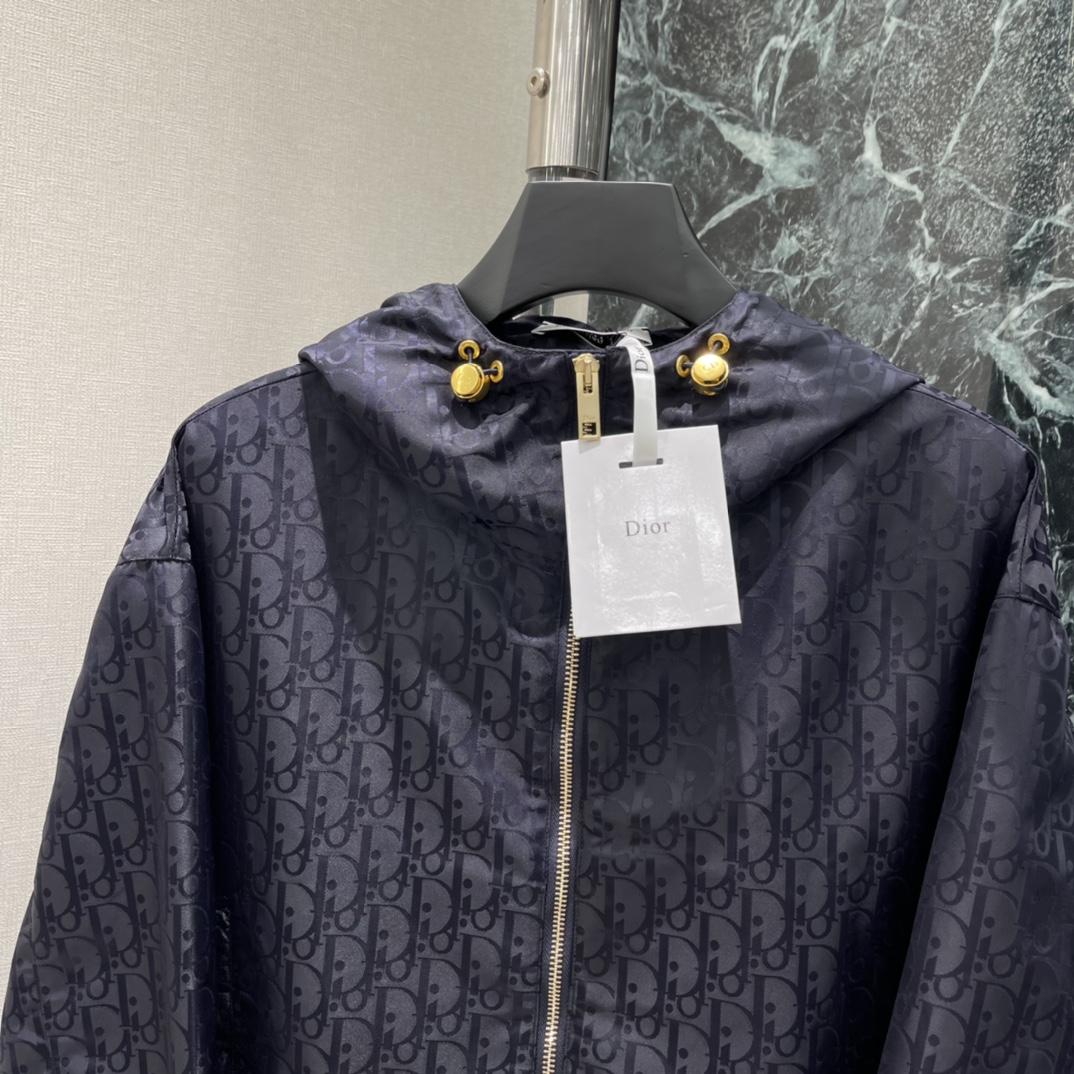 （外套）Ｄ家 26早春新款 老花防风服 采用Oblique提花面料 暗纹设计低调又有辨识度 防风材质轻盈