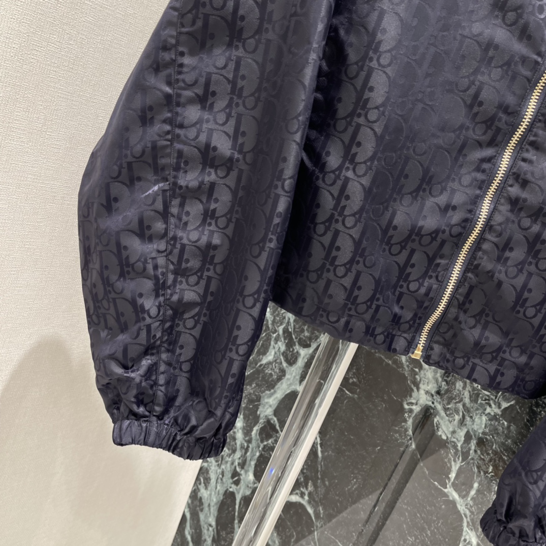 （外套）Ｄ家 26早春新款 老花防风服 采用Oblique提花面料 暗纹设计低调又有辨识度 防风材质轻盈