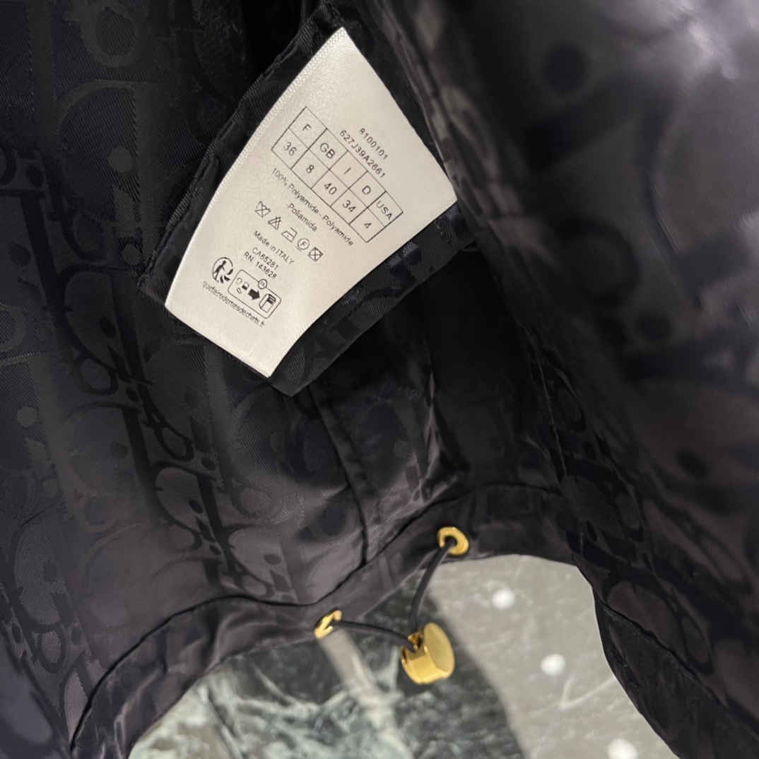 （外套）Ｄ家 26早春新款 老花防风服 采用Oblique提花面料 暗纹设计低调又有辨识度 防风材质轻盈