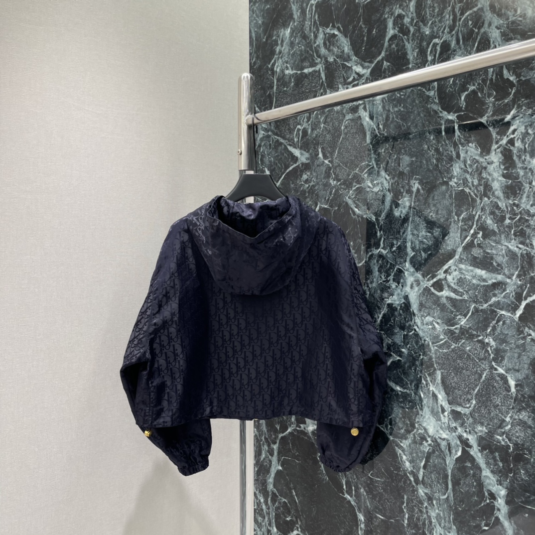 （外套）Ｄ家 26早春新款 老花防风服 采用Oblique提花面料 暗纹设计低调又有辨识度 防风材质轻盈