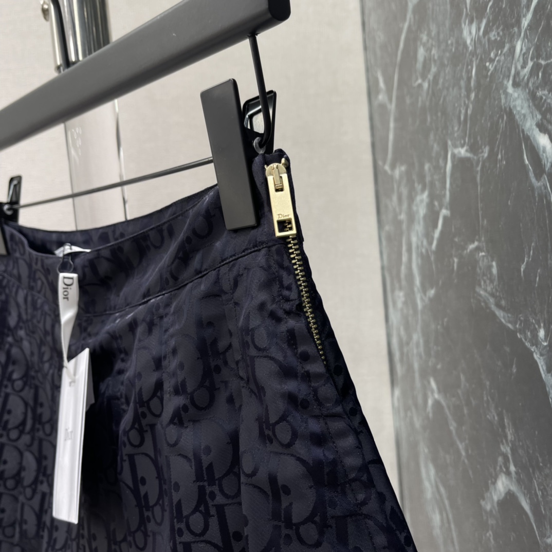 （半裙）Ｄ家 26早春新款 提花百褶裙 经典老花图案 品牌辨识度超高!暗纹低调显贵，百褶设计灵动优雅 裙