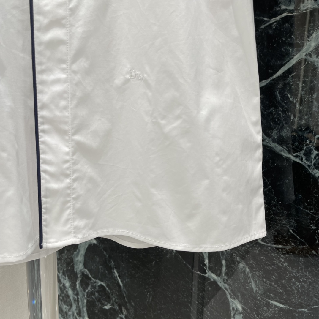 Ｄ家 26早春新款 黑色滚边短袖衬衫 简约设计+黑色滚边 细节感满满!高品质棉面料柔软舒适，通勤日常都能