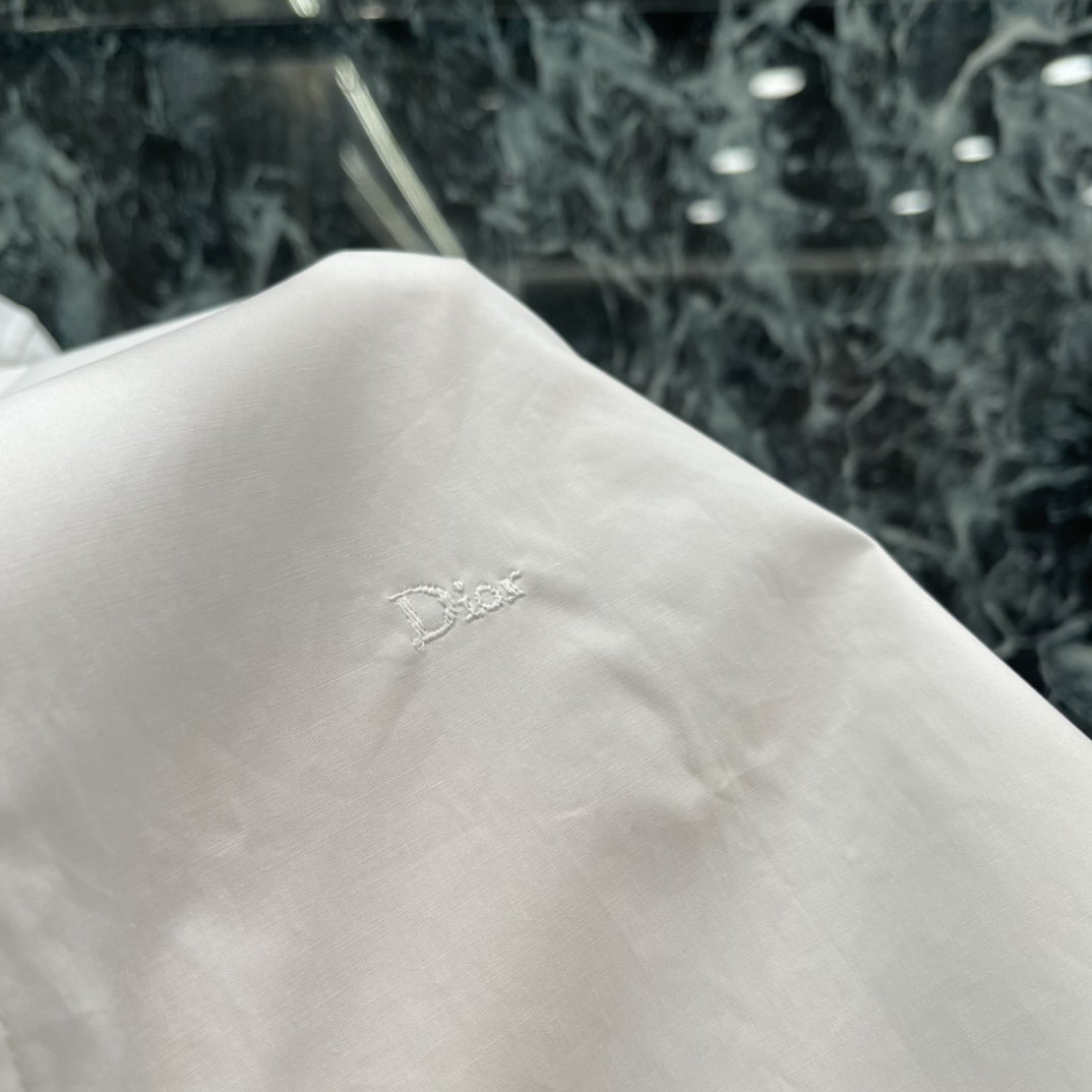 Ｄ家 26早春新款 黑色滚边短袖衬衫 简约设计+黑色滚边 细节感满满!高品质棉面料柔软舒适，通勤日常都能