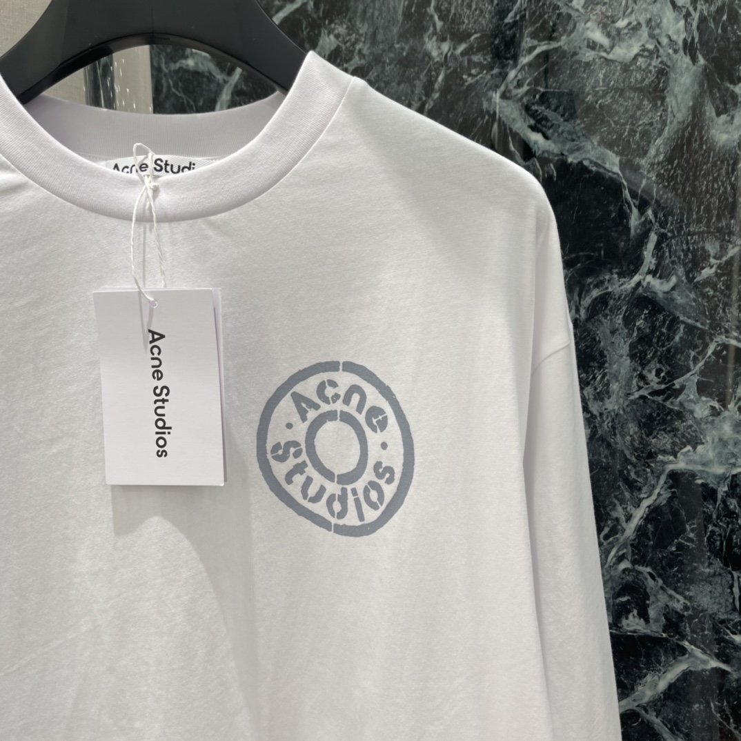 Ac 26早春新款 字母印花长袖T恤 胸前灰色圆形Logo低调有辨识度，简约设计超百搭，无论单穿还是内搭