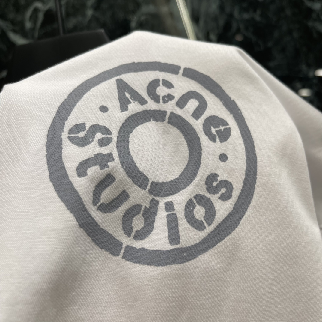 Ac 26早春新款 字母印花长袖T恤 胸前灰色圆形Logo低调有辨识度，简约设计超百搭，无论单穿还是内搭