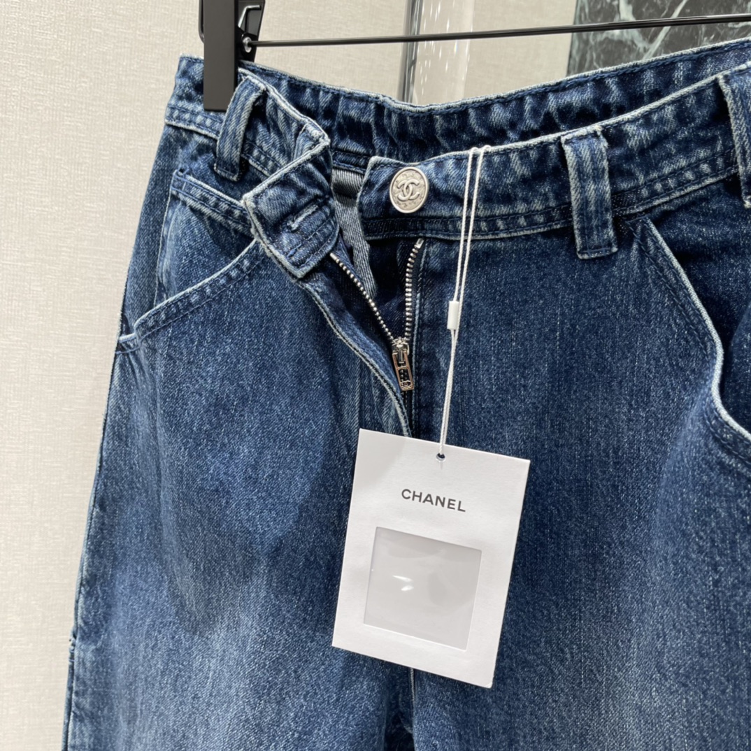 小香 26早春新款 直筒牛仔裤 经典多口袋+高腰剪裁 显瘦又修饰腿型 梨形身材友好!面料有弹性 穿着舒适