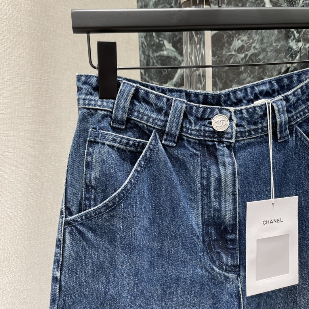 小香 26早春新款 直筒牛仔裤 经典多口袋+高腰剪裁 显瘦又修饰腿型 梨形身材友好!面料有弹性 穿着舒适