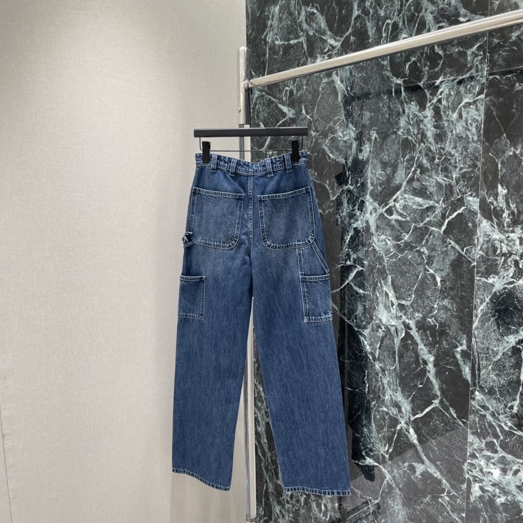 小香 26早春新款 直筒牛仔裤 经典多口袋+高腰剪裁 显瘦又修饰腿型 梨形身材友好!面料有弹性 穿着舒适