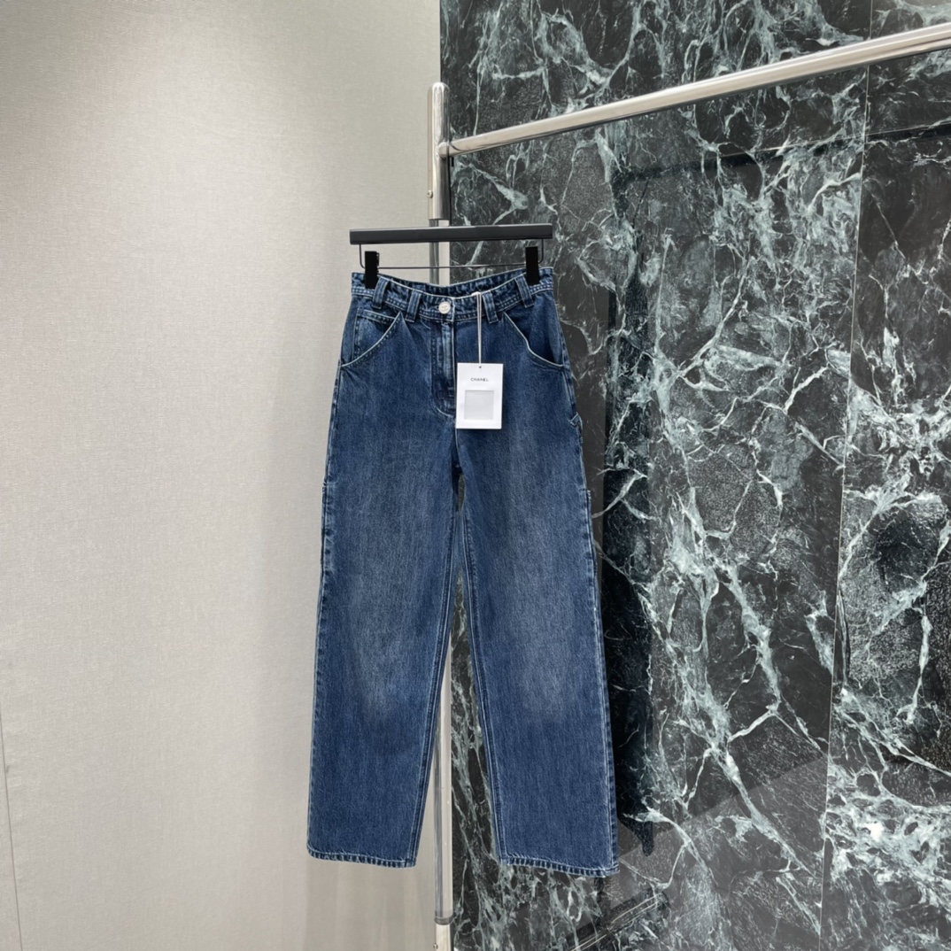 NO:720712,The highest version on the market, the girl inspects the goods, trims the three marks on the threads, and delivers the goods. You can send pictures and take videos. If you want quality or service, please add me on WeChat. We will not accept urgent orders. Xiaoxiang 26 early spring new style straight-leg jeans, classic multi-pockets + high-waist tailoring, slimming and flattering leg shape, friendly to pear-shaped figures! The fabric is elastic  It is comfortable and not tight to wear, and can be easily used for daily commuting and dating. The washed blue color is full of retro feel, versatile and easy to match. It looks great with any shirt, sweater or sweatshirt~ One color in stock SML, Chanel-clothing, chanel, hoodie, sweatshirts, jeans, shirts,19860909市面最高版本小妹验货、修剪线头上三标、发货可发图及拍视频,要品质要服务的加我微信,不接急单. 小香 26早春新款 直筒牛仔裤 经典多口袋+高腰剪裁 显瘦又修饰腿型 梨形身材友好!面料有弹性 穿着舒适不紧绷,日常通勤,约会都能轻松驾驭.水洗蓝色复古感满满,百搭不挑人,随便配衬衫,针织衫或卫衣都很出彩~一个色现货SML,香奈儿-服装,chanel,hoodie,sweatshirts,jeans,shirts,,Women's clothing