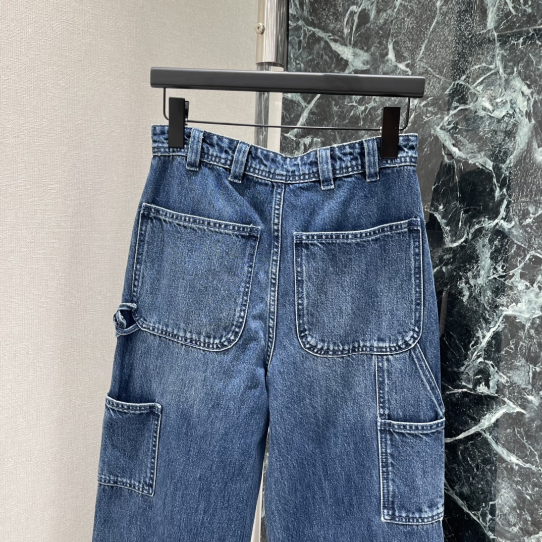 小香 26早春新款 直筒牛仔裤 经典多口袋+高腰剪裁 显瘦又修饰腿型 梨形身材友好!面料有弹性 穿着舒适