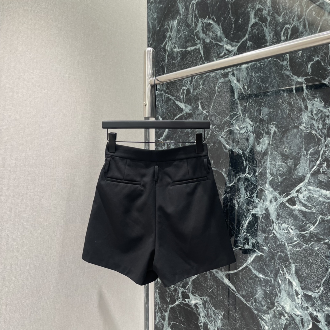 PD 26早春新款 高腰阔腿短裤 立体褶皱设计超显高级感 高腰A字版型 修饰腰线拉长腿部比例 小个子也能