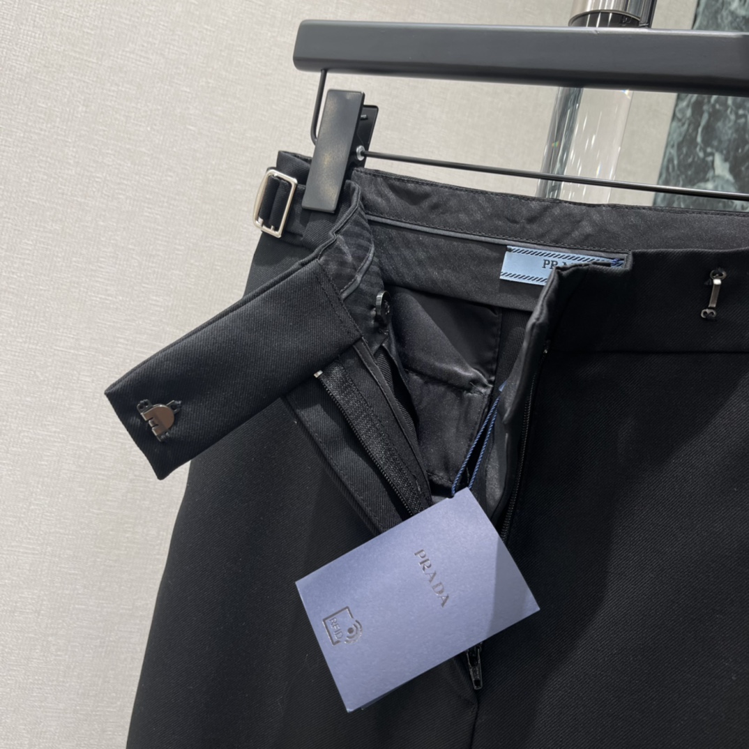 PD 26早春新款 高腰垂感西裤 采用抗皱垂感面料，直筒剪裁+腰带设计 简约又实用!高腰修饰腰线 垂感面