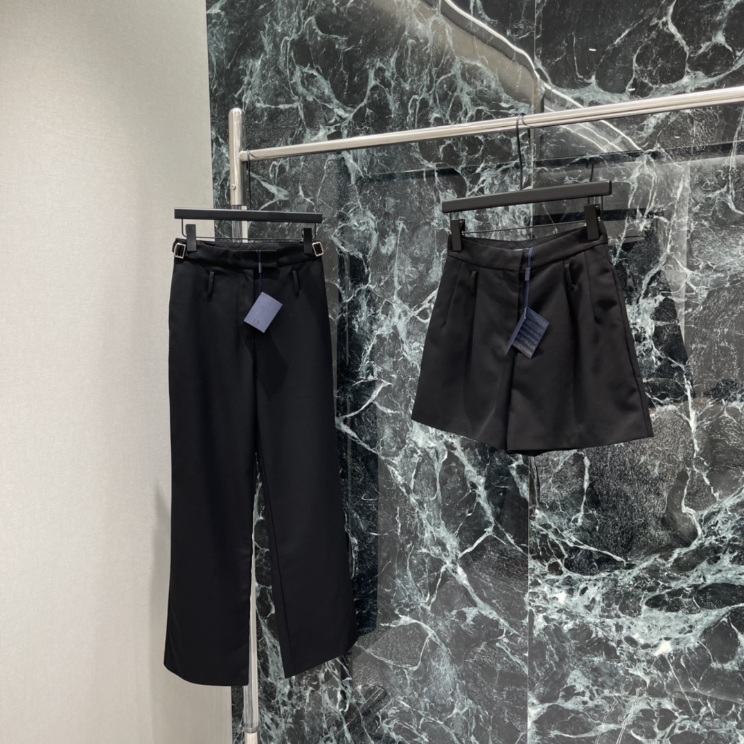 PD 26早春新款 高腰垂感西裤 采用抗皱垂感面料，直筒剪裁+腰带设计 简约又实用!高腰修饰腰线 垂感面