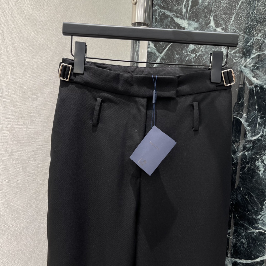 PD 26早春新款 高腰垂感西裤 采用抗皱垂感面料，直筒剪裁+腰带设计 简约又实用!高腰修饰腰线 垂感面