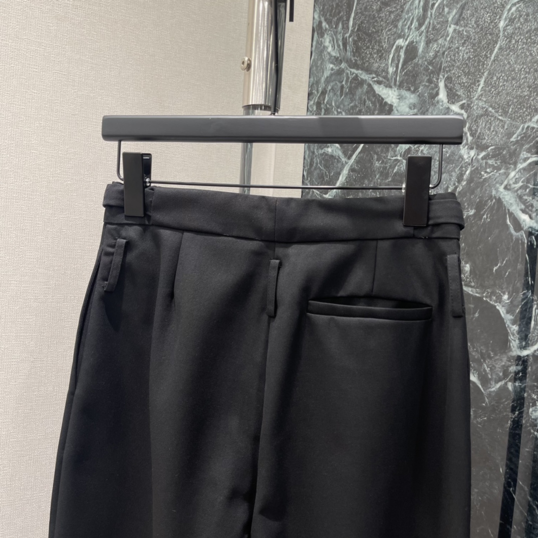 PD 26早春新款 高腰垂感西裤 采用抗皱垂感面料，直筒剪裁+腰带设计 简约又实用!高腰修饰腰线 垂感面