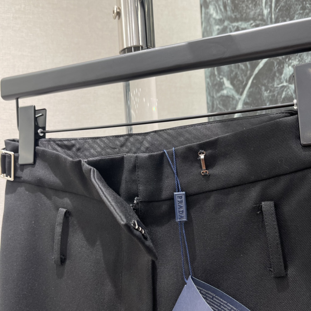 PD 26早春新款 高腰垂感西裤 采用抗皱垂感面料，直筒剪裁+腰带设计 简约又实用!高腰修饰腰线 垂感面