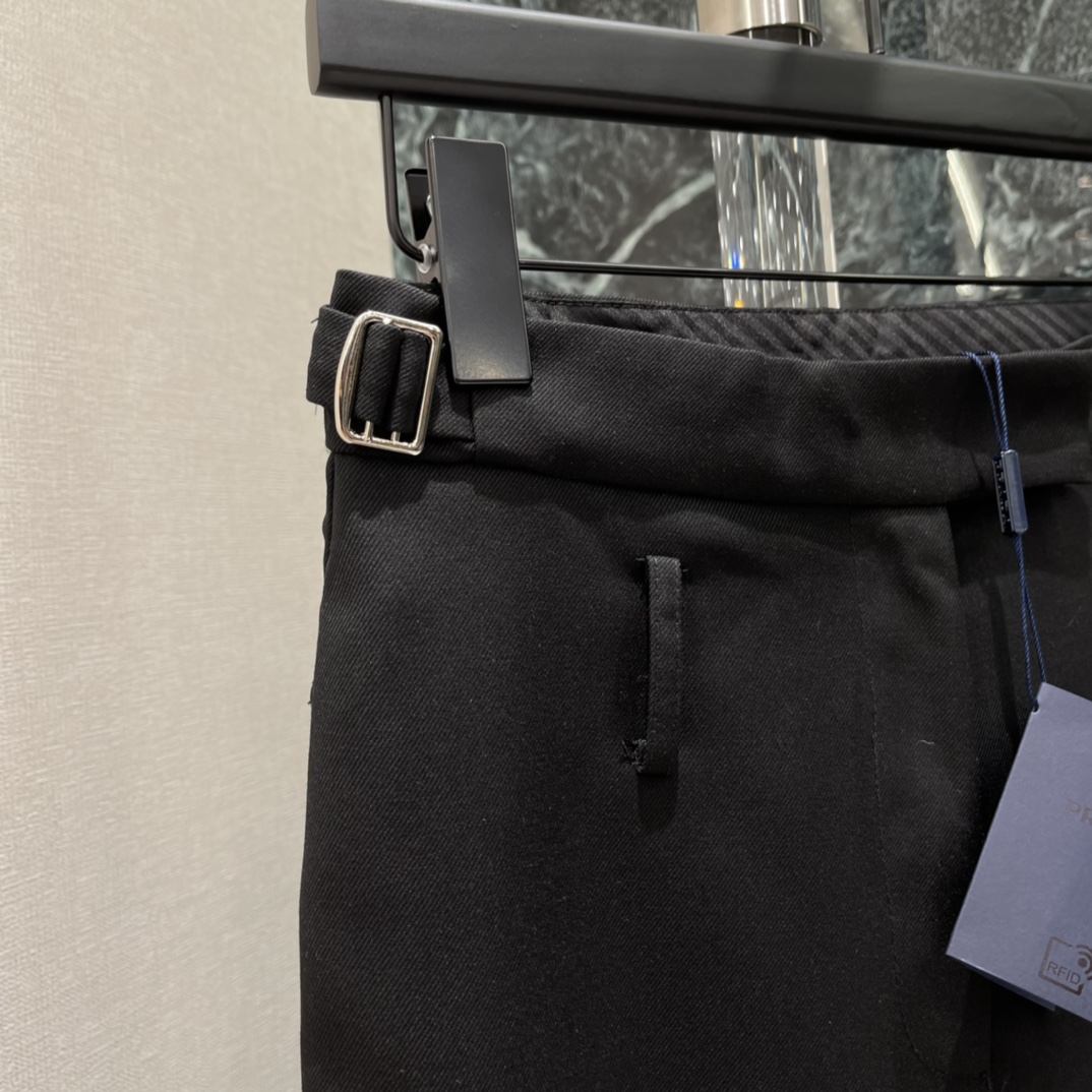 PD 26早春新款 高腰垂感西裤 采用抗皱垂感面料，直筒剪裁+腰带设计 简约又实用!高腰修饰腰线 垂感面