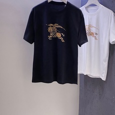 BUR~经典格纹大战马logo印花圆领短袖T恤 新品 胸前大幅战马印花,是BUR家跨越世纪的标志性图腾;清晰还原品牌经典 BUR~经典格纹大战马logo印花圆领短袖T恤 新品 胸前大幅战马印花,是BUR家跨越世纪的标志性图腾;清晰还原品牌经典