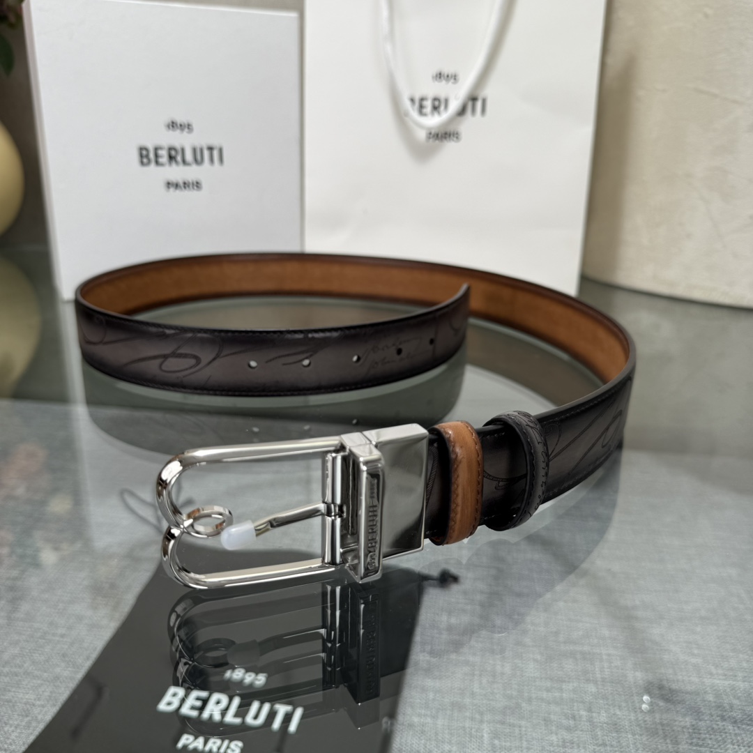 Berluti(伯尔鲁帝)经典Scritto书法纹皮带，巴黎1895年的匠艺传承，哑光小牛皮搭配银质针扣