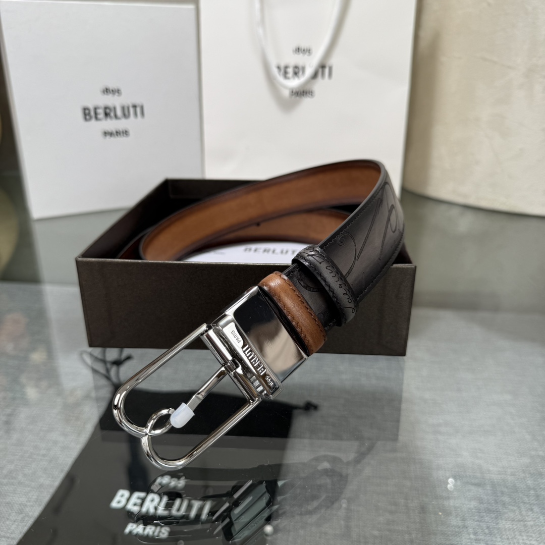 Berluti(伯尔鲁帝)经典Scritto书法纹皮带，巴黎1895年的匠艺传承，哑光小牛皮搭配银质针扣