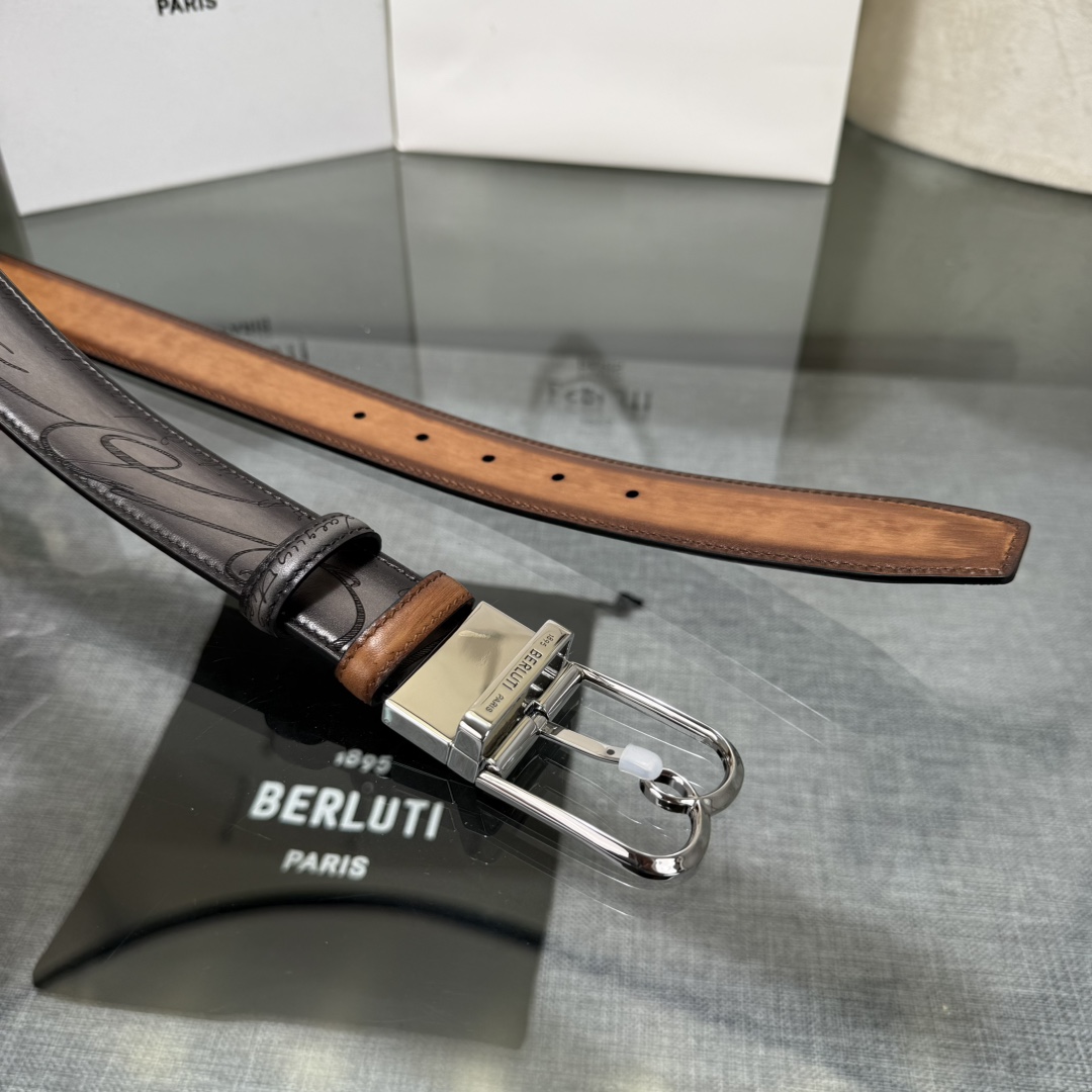 Berluti(伯尔鲁帝)经典Scritto书法纹皮带，巴黎1895年的匠艺传承，哑光小牛皮搭配银质针扣