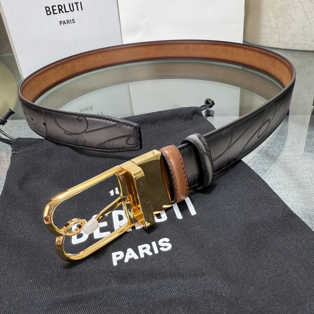 Berluti(伯尔鲁帝)经典Scritto书法纹皮带，巴黎1895年的匠艺传承，哑光小牛皮搭配银质针扣