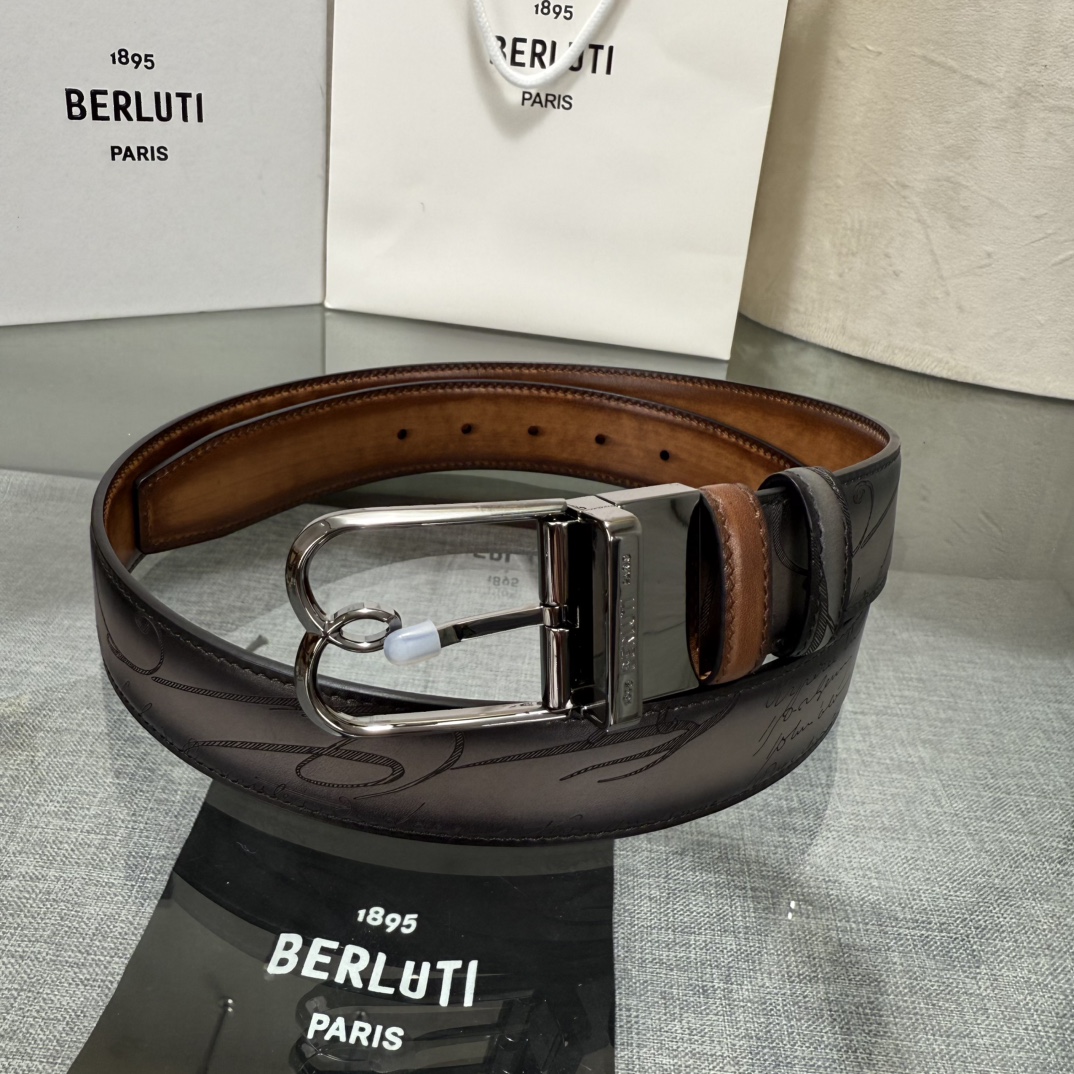 Berluti(伯尔鲁帝)经典Scritto书法纹皮带，巴黎1895年的匠艺传承，哑光小牛皮搭配银质针扣