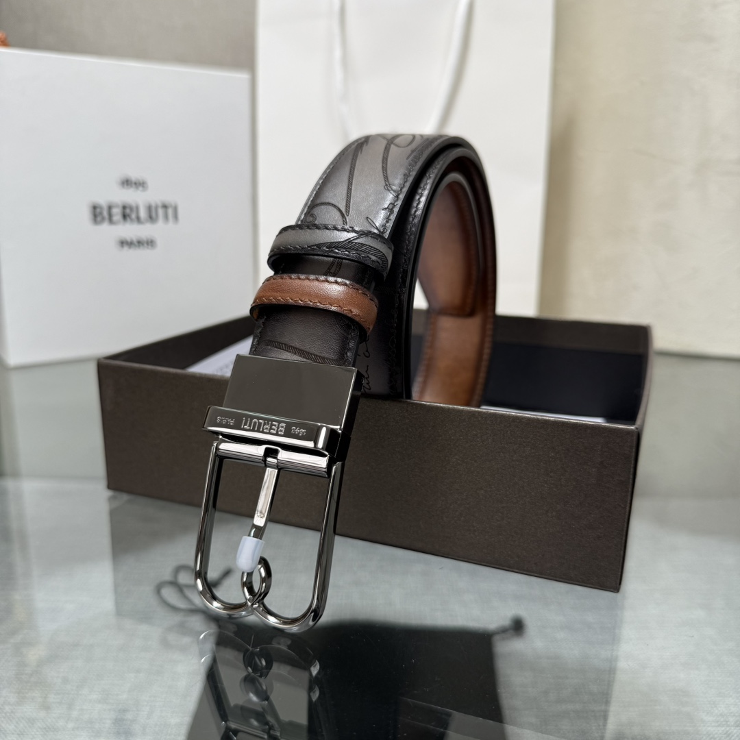 Berluti(伯尔鲁帝)经典Scritto书法纹皮带，巴黎1895年的匠艺传承，哑光小牛皮搭配银质针扣