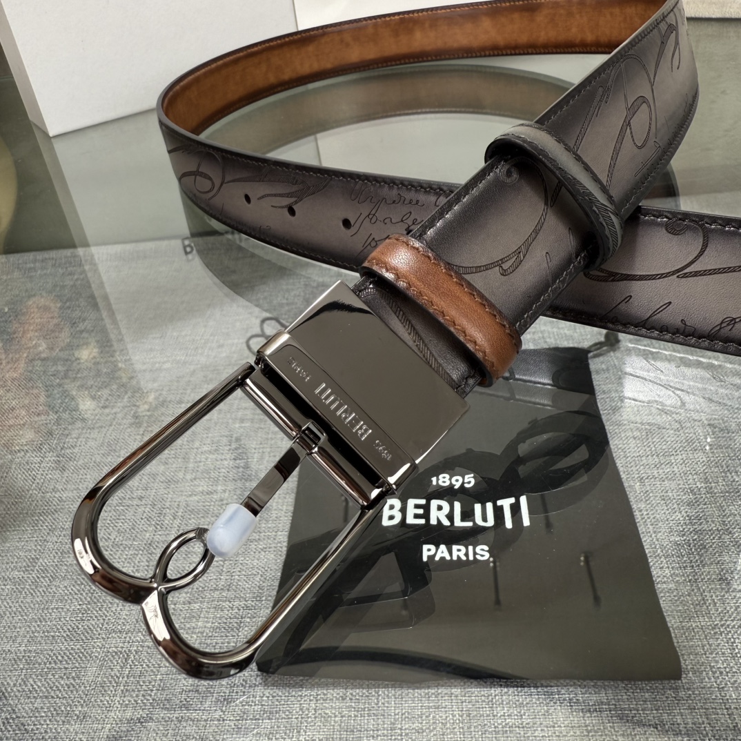 Berluti(伯尔鲁帝)经典Scritto书法纹皮带，巴黎1895年的匠艺传承，哑光小牛皮搭配银质针扣