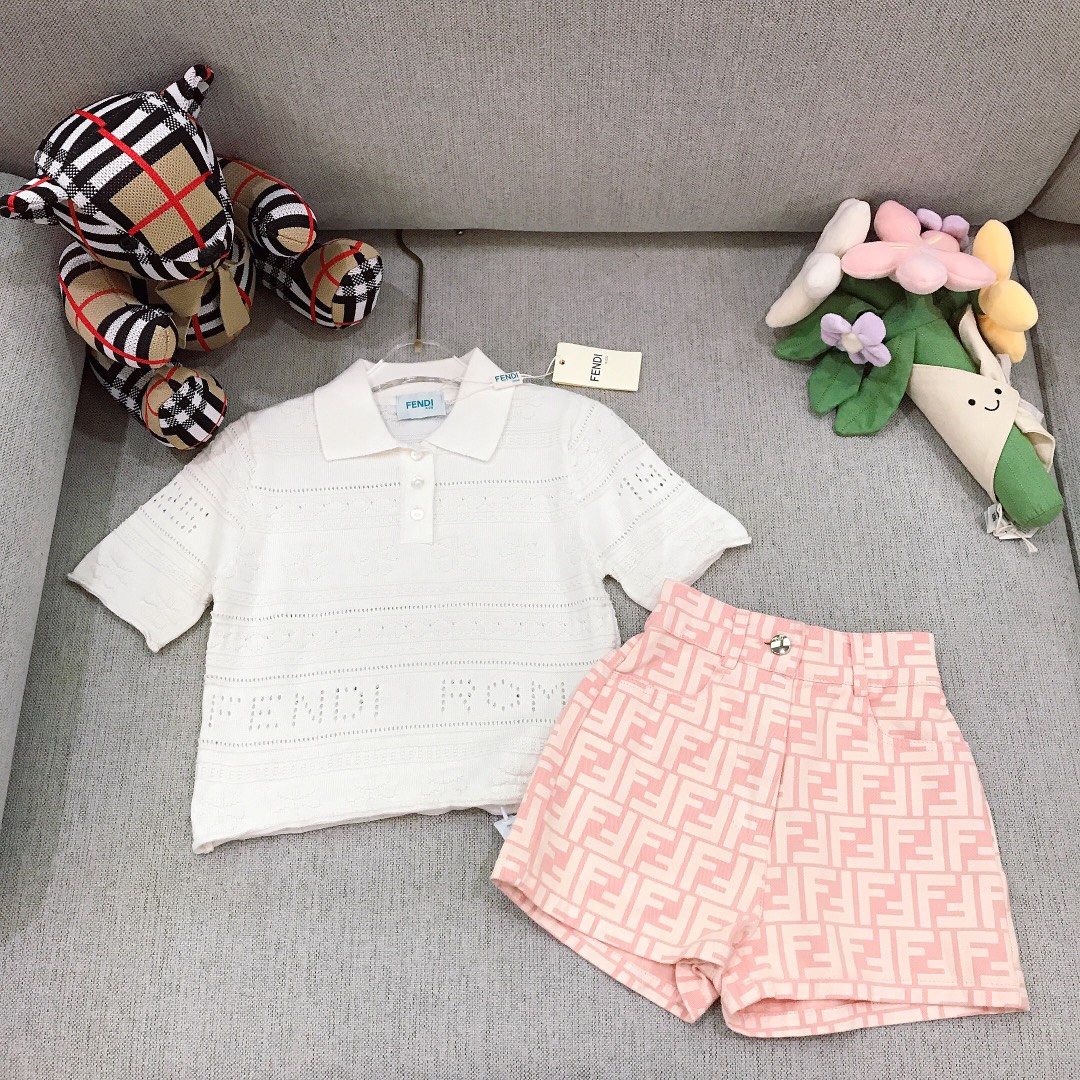 Alta costura solo cambio de talla @228 Tallas: 100-150 FEND*【Suéter de punto calado con cuello solapa + pantalones cort…