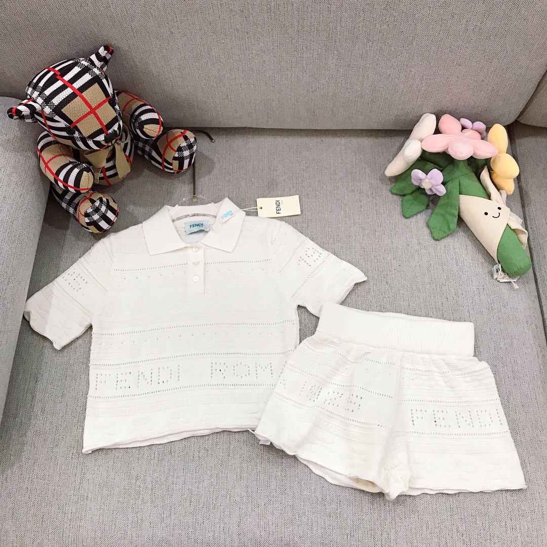 Alta costura solo cambio de talla @228 Tallas: 100-150 FEND*【Suéter de punto calado con cuello solapa + pantalones cort…