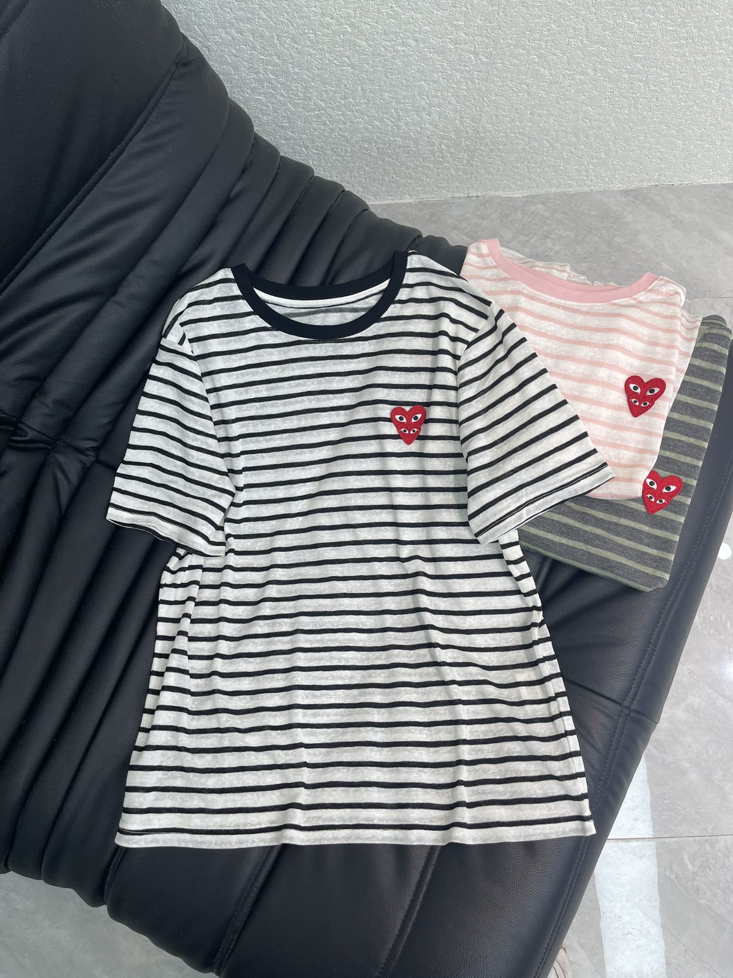 NO:738097,paly's new Zhang Zai Chuanjiu striped T-shirt, round neck striped contrasting color Tencel, snowflake cotton and linen fabric, women's style round neck bottoming shirt top Japanese and Korean style, with long sleeves and short sleeves to choose from Size SML Color black and white stripes gray green stripes pink and white stripes Ingredients 30 Tencel 70 linen cotton AA,, T-shirt,19860909paly 新款章仔川久条纹T桖,圆领条纹撞色天丝,雪花棉麻面料,女款洋气圆领打底衫上衣日韩风,有长袖、短袖选择 尺码SML 颜色黑白条纹 灰绿条纹 粉白条纹 成份30天丝 70麻棉 AA,,T-shirt,,Women's clothing